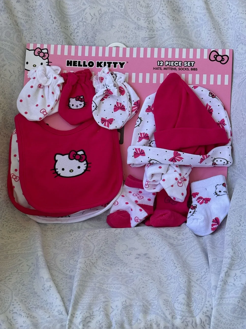 Hello Kitty 12 piece